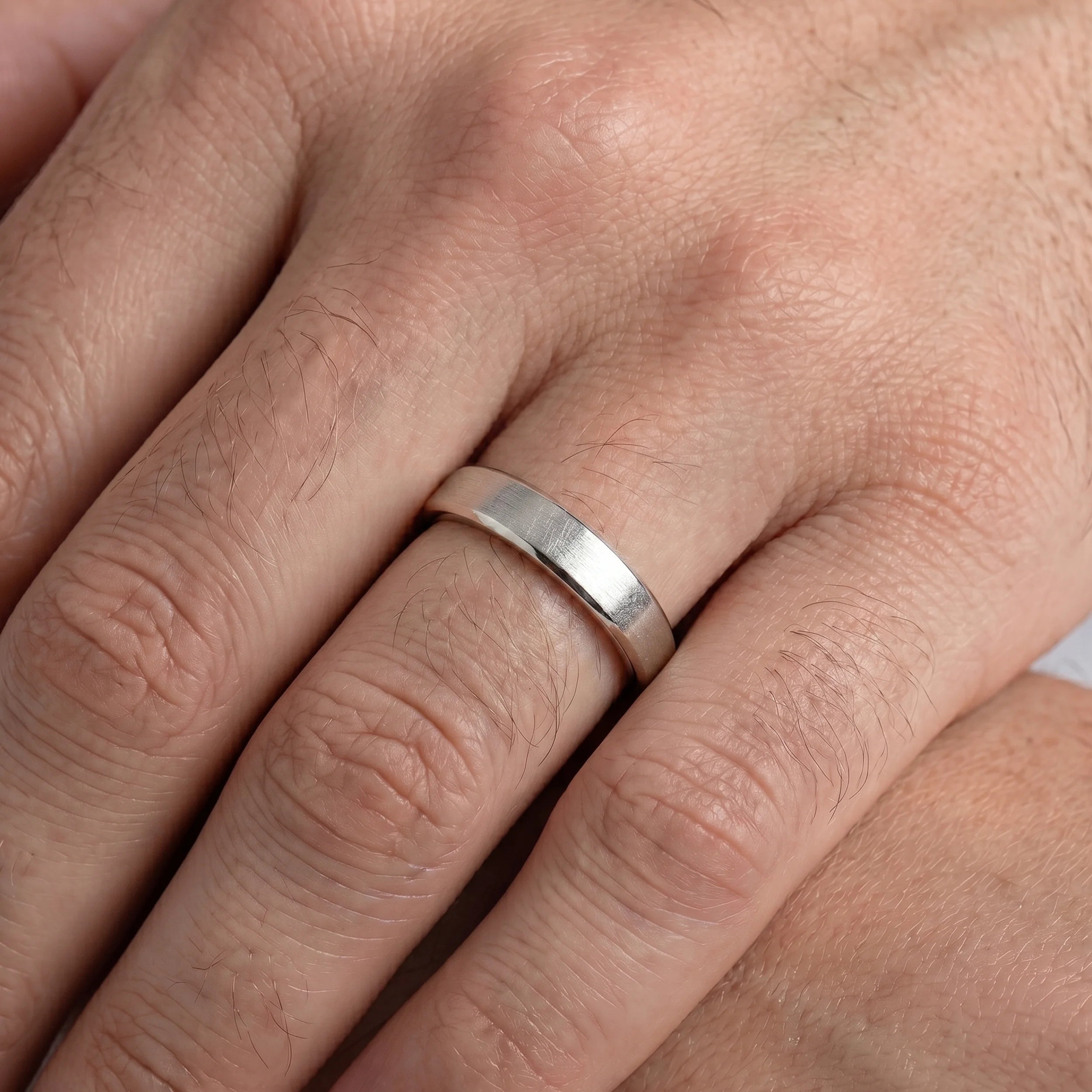 Plain Round Gemstone Inside Men's Band Band