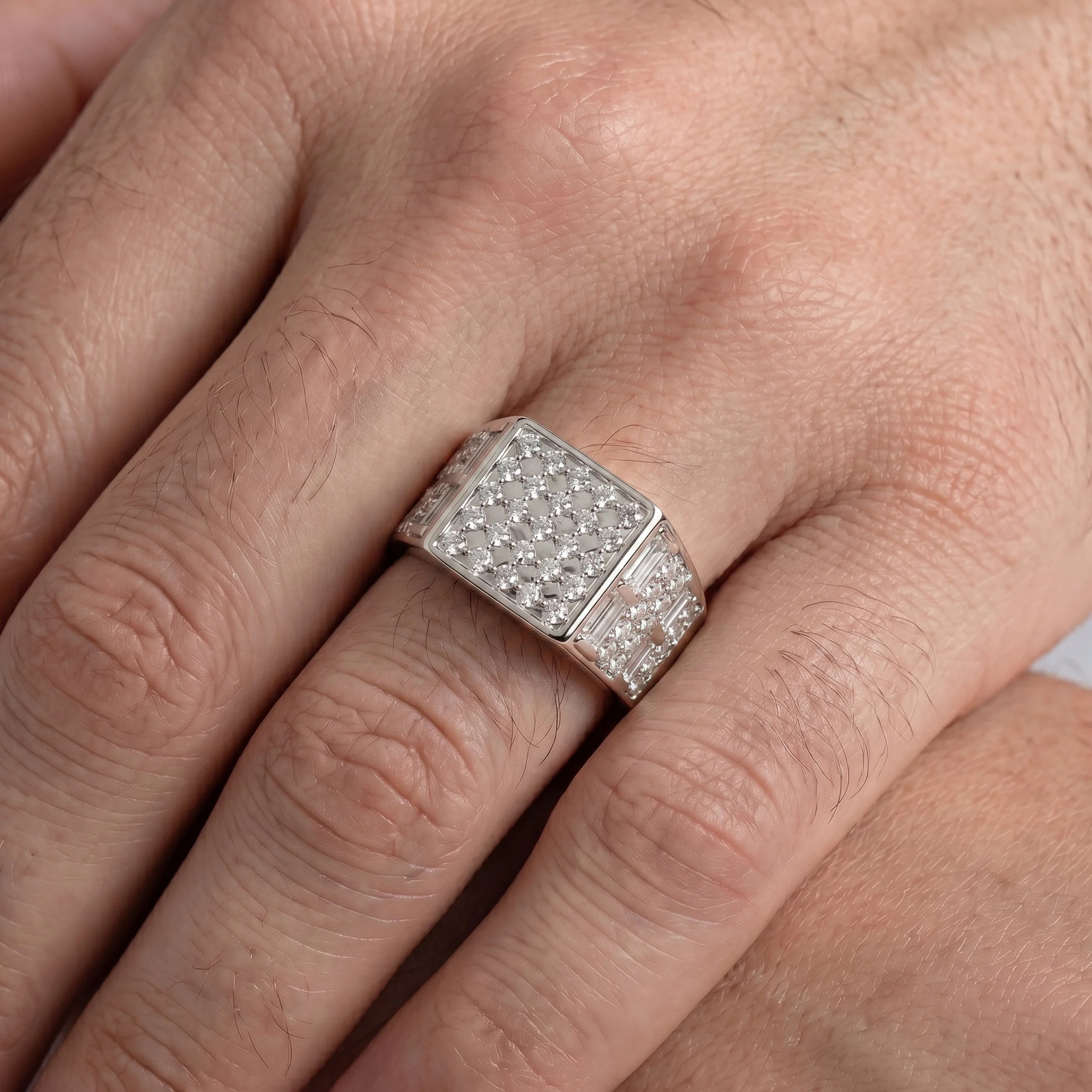 Round Diamond Grid Cluster Men's Ring Band
